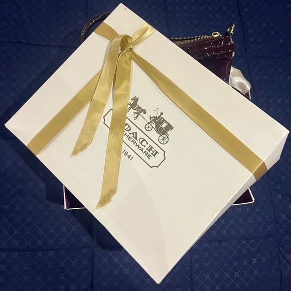 COACH Handbag 100% Authentic - Picture 2 of 13